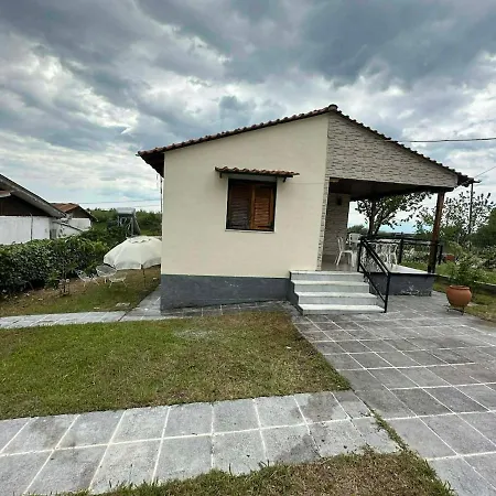 House With Garden And View *